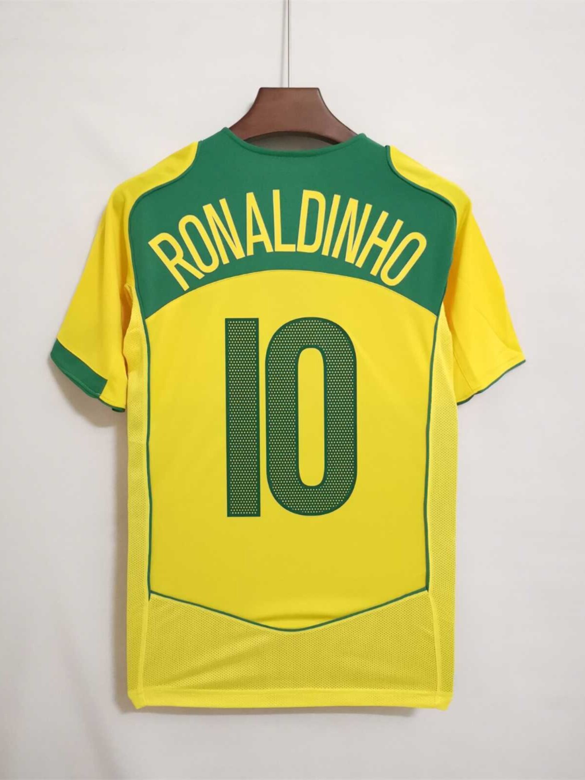 Camiseta Brasil 2004 Ronaldinho Vintage Imagen principal del producto