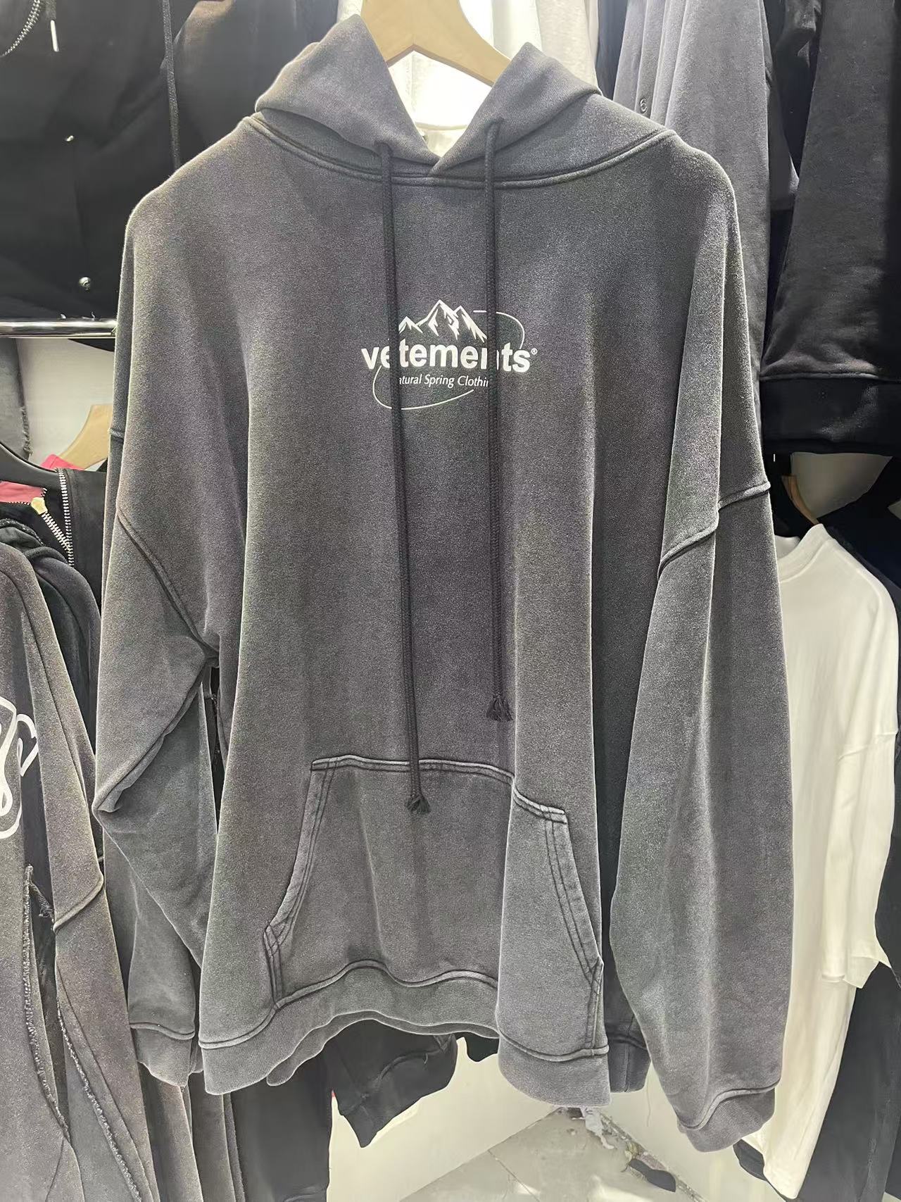 VET*MENTS HOODIES