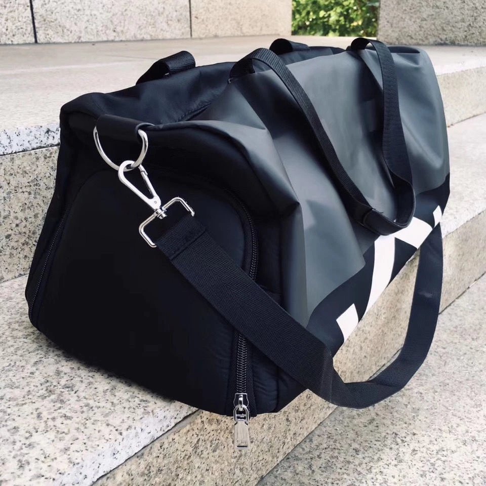 Off White Handbag Large Capacity Crossbody Bag OW Fashionable Arrow Luggage Bag Travel Bag Fitness Handbag Dry and Wet Separate Bag Yoga Bag Backpack Couple Sports Bag Basketball Bag Backpack Trendy Brand Shoulder Bag
