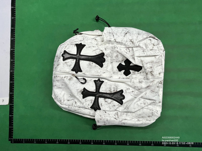 Mochila Crow Heart Teñida con Barro - Diseño Artesanal Único - Image 2