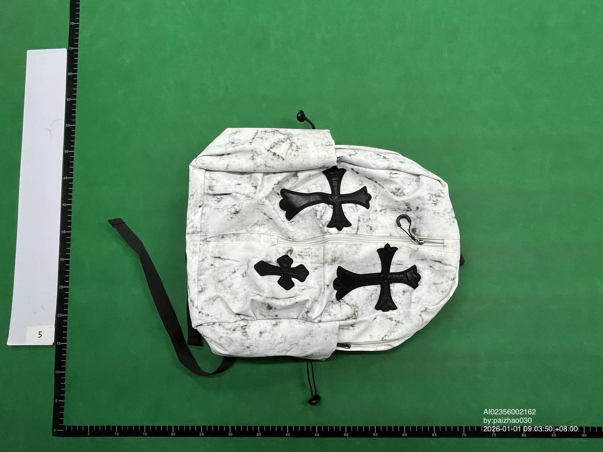 Mochila Crow Heart Teñida con Barro - Diseño Artesanal Único