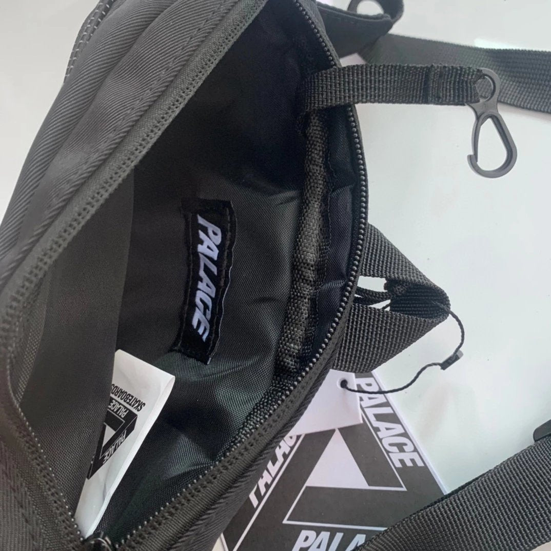 Riñonera PALACE Triangle Print Reflectante - Bolsa de Pecho para Pareja