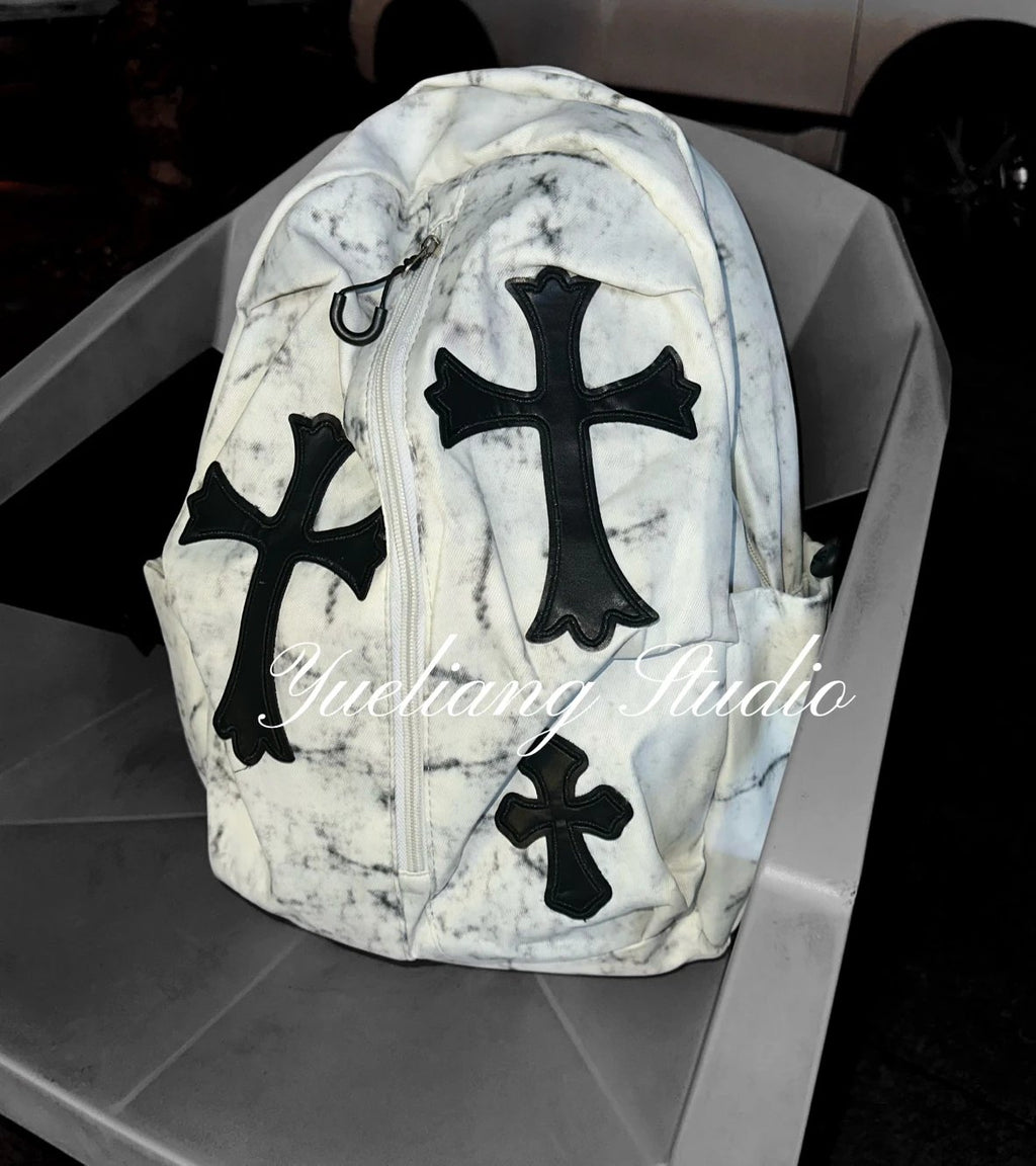 Mochila Crow Heart Teñida con Barro - Diseño Artesanal Único